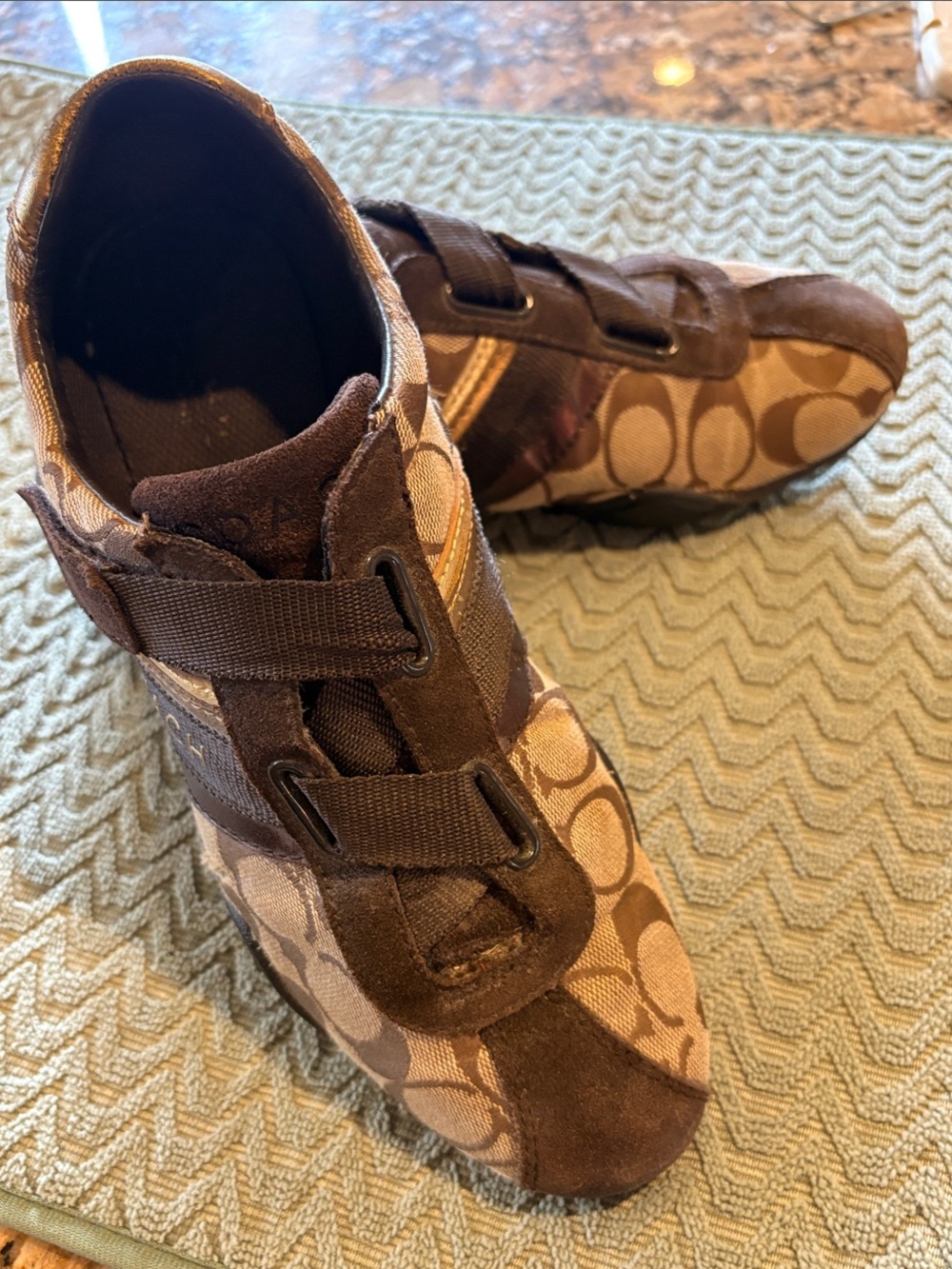 Women’s Coach Signature C Brown Suede Velcro Sneakers 8.5 Medium Retro Y2K